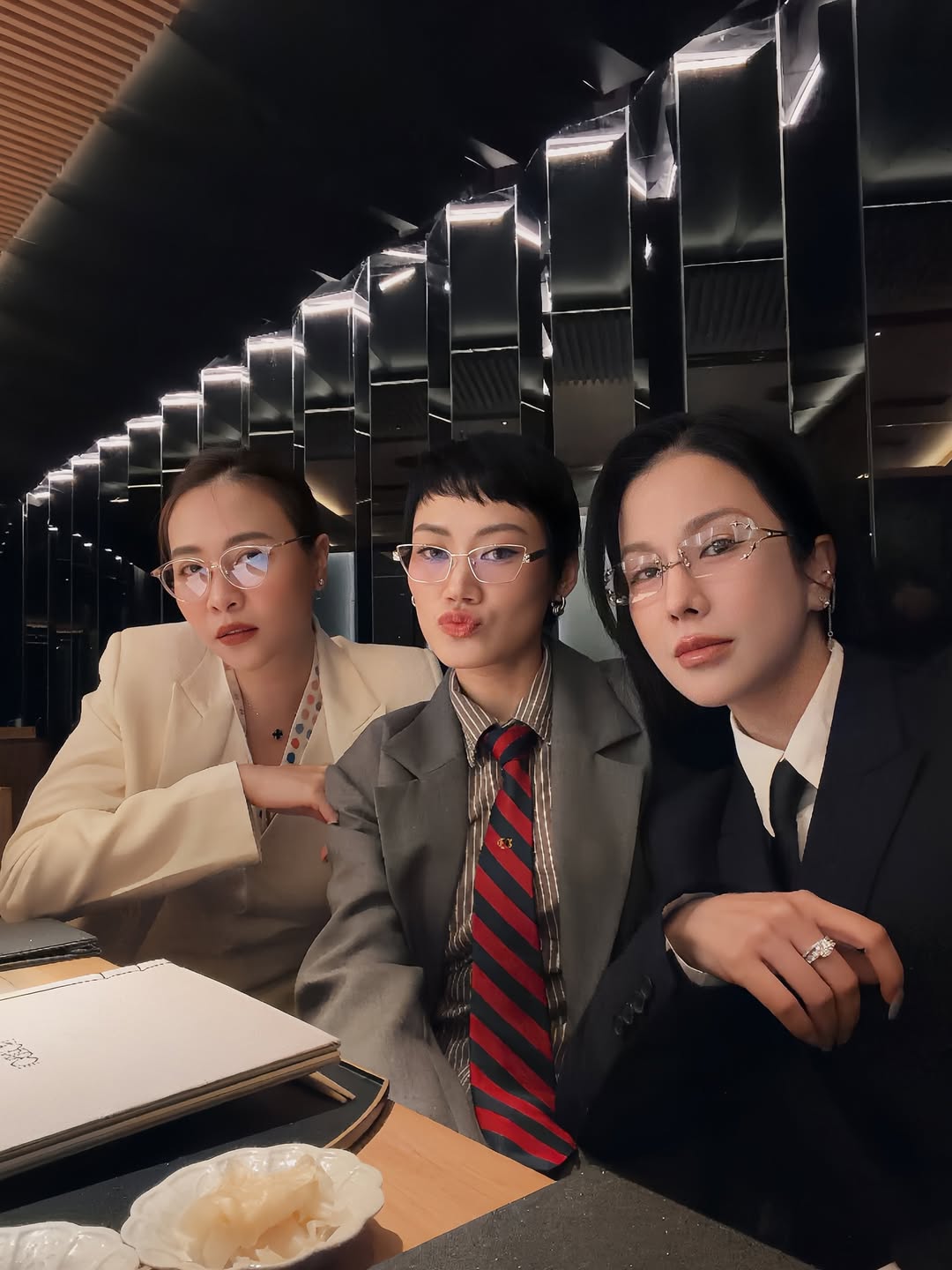 Diệp Lâm Anh và tình mới Đức Phạm cùng mê 1 quán omakase được mệnh danh 