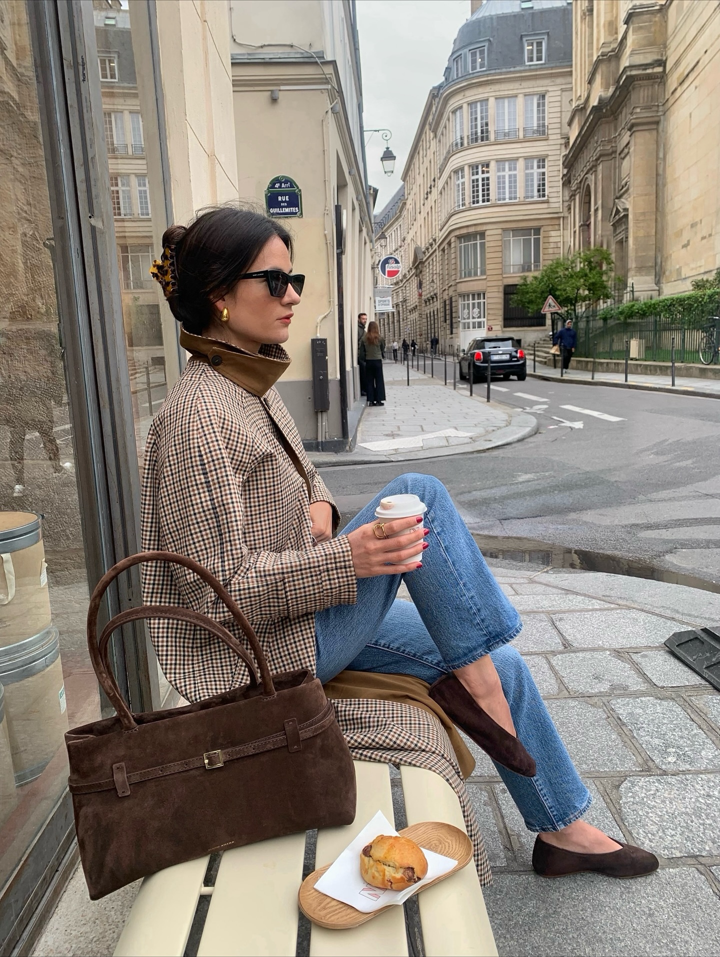 Phụ nữ Pháp đang mê mẩn trang phục màu nâu, mix đồ sang thế này không tham khảo quá phí- Ảnh 11. Phụ nữ Pháp đang mê mẩn trang phục màu nâu, mix đồ sang thế này không tham khảo quá phí- Ảnh 11.