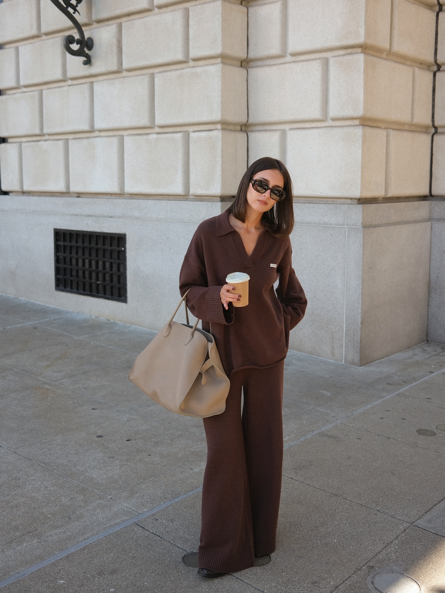 Phụ nữ Pháp đang mê mẩn trang phục màu nâu, mix đồ sang thế này không tham khảo quá phí- Ảnh 5. Phụ nữ Pháp đang mê mẩn trang phục màu nâu, mix đồ sang thế này không tham khảo quá phí- Ảnh 5.