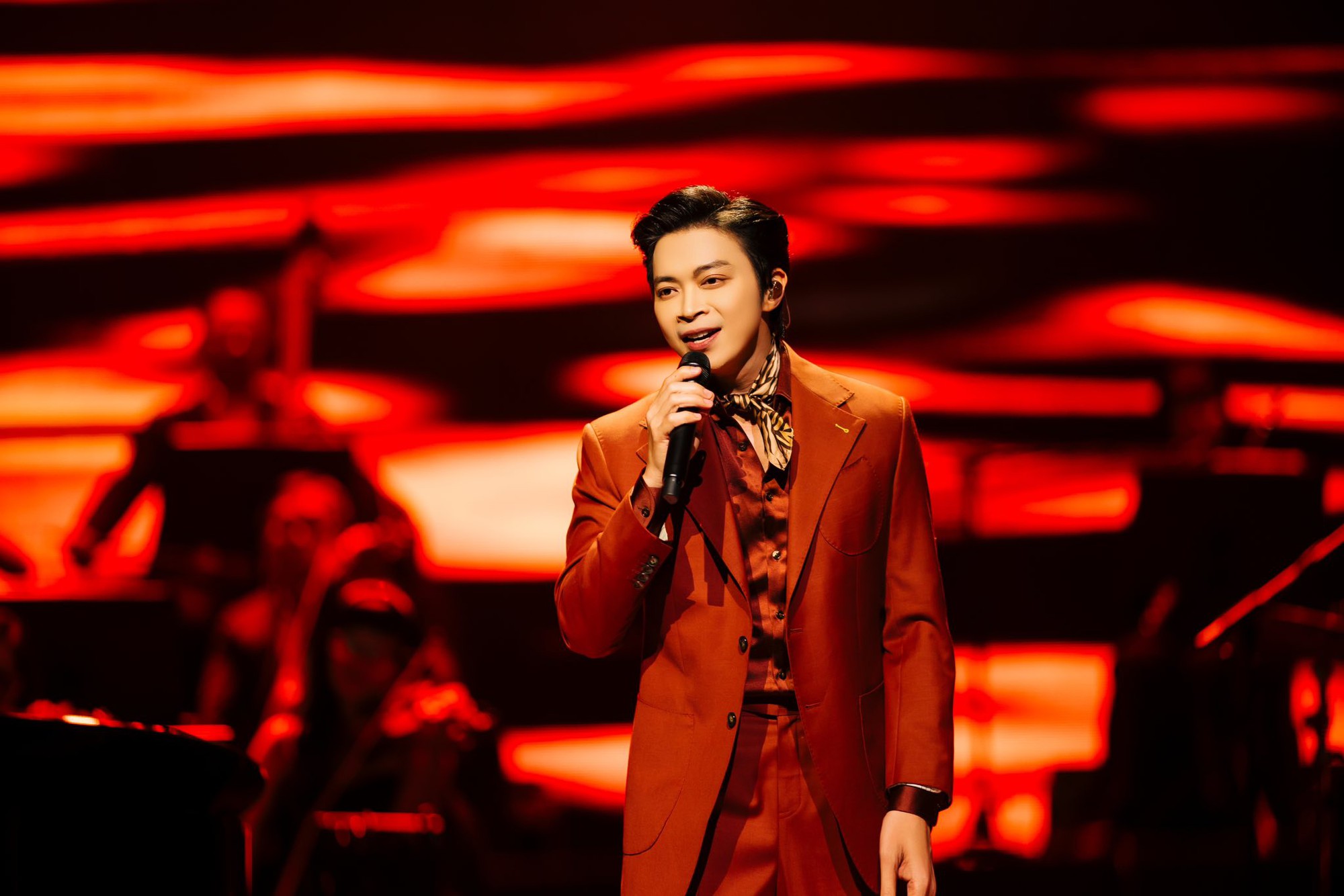 Giọng ca thực lực bán vé đắt ngang ngửa Mỹ Tâm - Hà Anh Tuấn đột ngột huỷ show, thừa nhận ế vé - Ảnh 6. Giọng ca thực lực bán vé đắt ngang ngửa Mỹ Tâm - Hà Anh Tuấn đột ngột huỷ show, thừa nhận ế vé - Ảnh 6.