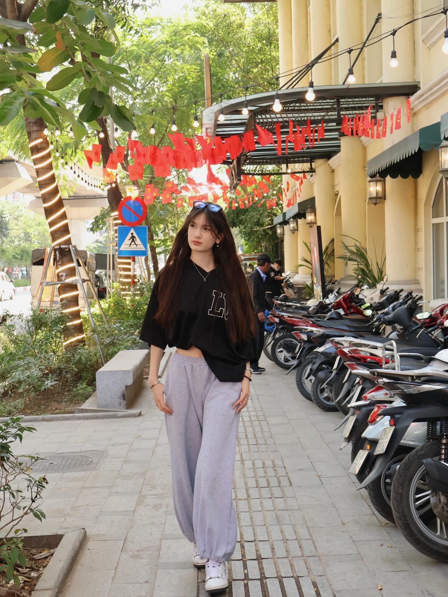 Em gái chân dài của thủ môn Lâm Tây lại gây sốt: Visual hotgirl, nụ cười 