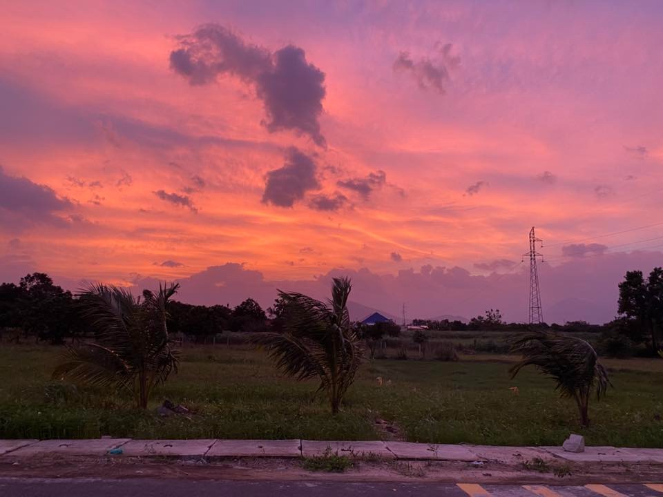 Hiện tượng lạ trên bầu trời Khánh Hòa lúc 17 giờ chiều sau lũ lịch sử- Ảnh 4.