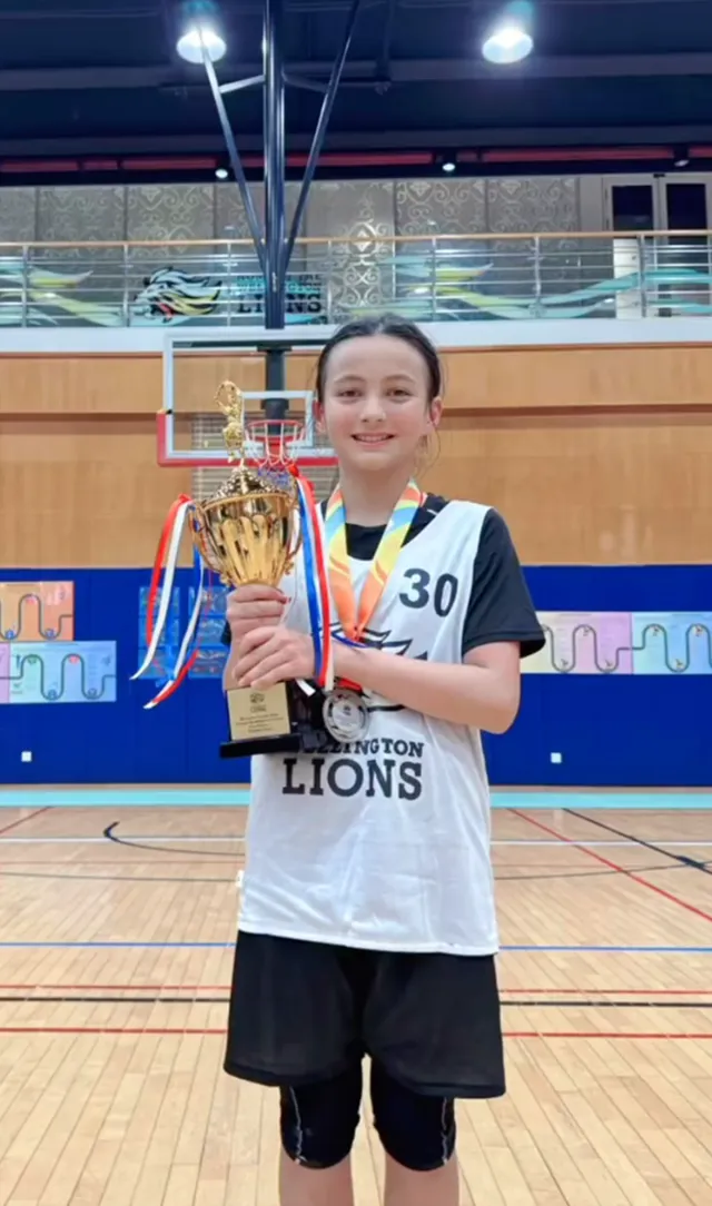 Diễn viên đưa con lên tivi khiến cô bé bị chỉ trích dữ dội, phải giấu mặt 8 năm: Vừa xuất hiện lại đã khiến nhiều người choáng váng!- Ảnh 2.