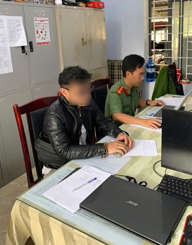 Facebook "Đội SOS 115 - Bình Định" đăng tin công an dừng cứu nạn: Admin nói do thiếu nhận thức- Ảnh 2. Facebook "Đội SOS 115 - Bình Định" đăng tin công an dừng cứu nạn: Admin nói do thiếu nhận thức- Ảnh 2.