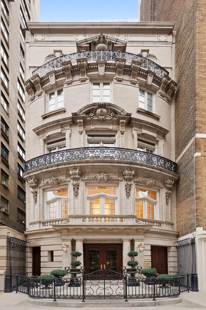 Bên trong căn biệt thự cổ hơn 100 tuổi được định giá 784 tỷ đồng ở “khu đất vàng” của thế giới- Ảnh 1.