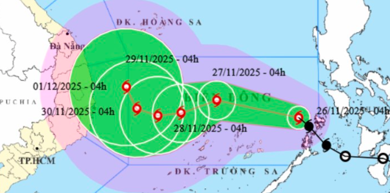 Biển Đông đón bão số 15, hướng di chuyển phức tạp- Ảnh 1. Biển Đông đón bão số 15, hướng di chuyển phức tạp- Ảnh 1.