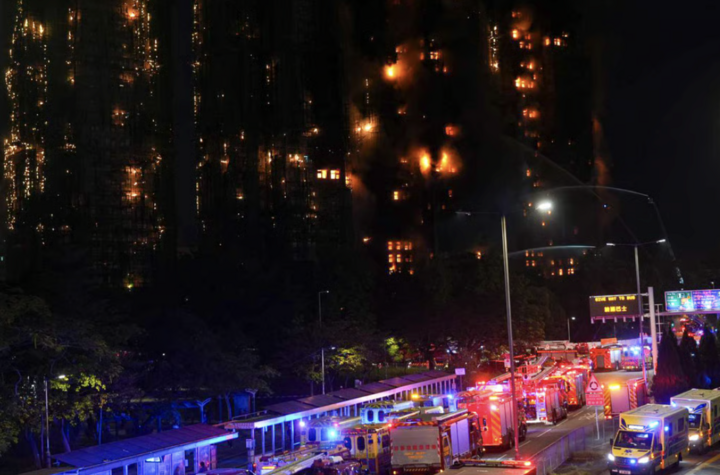 Hình ảnh tang thương vụ cháy ở Hong Kong khiến ít nhất 13 người thiệt mạng- Ảnh 8.