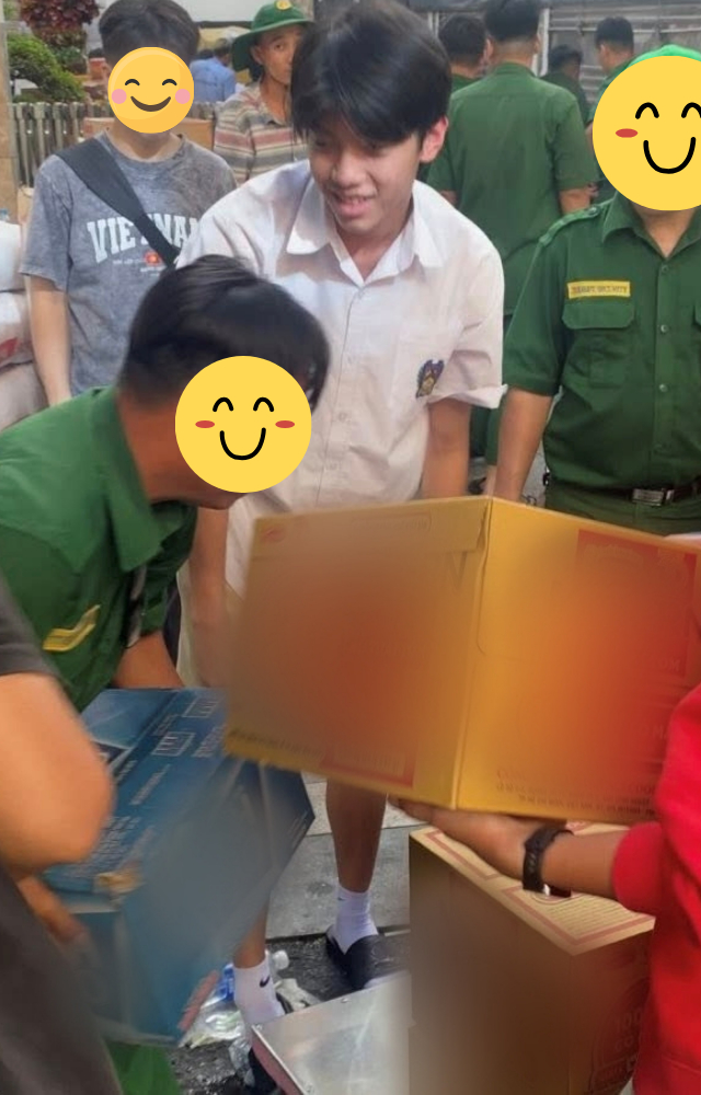 Ảnh chụp lén Subeo tại điểm nhận đồ cứu trợ khiến Cường Đô La giật mình- Ảnh 3.