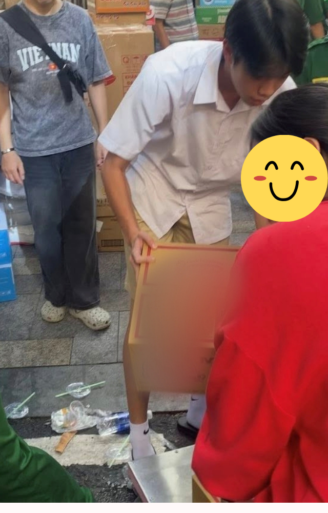 Ảnh chụp lén Subeo tại điểm nhận đồ cứu trợ khiến Cường Đô La giật mình- Ảnh 4.