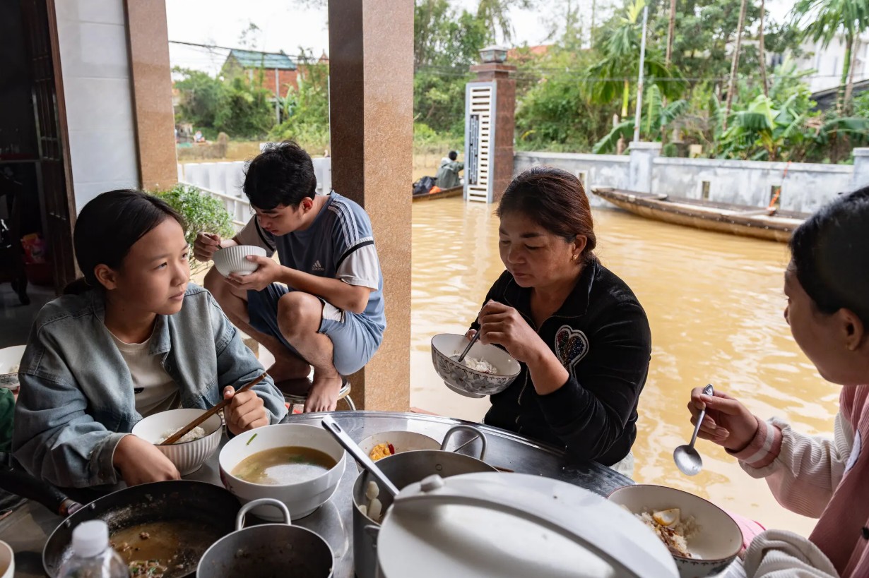 Thời báo New York Times của Mỹ đưa tin: Biến đổi khí hậu có thể biến miền Trung Việt Nam thành điểm nóng toàn cầu về bão lũ- Ảnh 8.