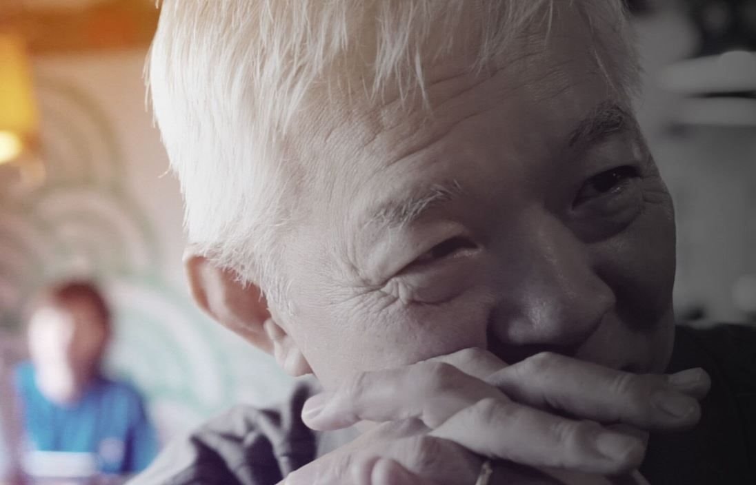 Người đàn ông trúng độc đắc gần 100 tỷ USD nhưng giấu vợ,    giả vờ mặc áo cũ nhưng sắm xe sang, đi nghỉ dưỡng- Ảnh 2.