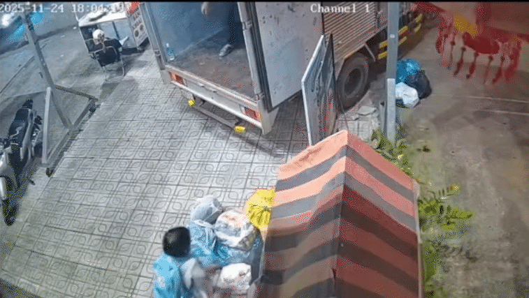 "Đại hội đập lợn đất" cùng lời nhắn gửi ngây thơ, các bé cũng đang giúp đỡ bà con vùng lũ bằng những việc làm vô cùng ý nghĩa- Ảnh 8.