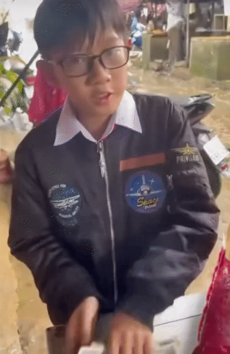 "Đại hội đập lợn đất" cùng lời nhắn gửi ngây thơ, các bé cũng đang giúp đỡ bà con vùng lũ bằng những việc làm vô cùng ý nghĩa- Ảnh 1.