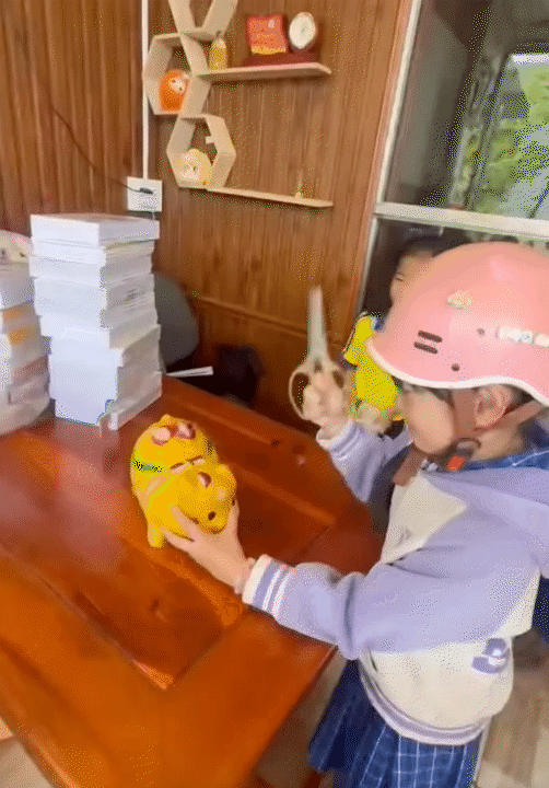 "Đại hội đập lợn đất" cùng lời nhắn gửi ngây thơ, các bé cũng đang giúp đỡ bà con vùng lũ bằng những việc làm vô cùng ý nghĩa- Ảnh 12.