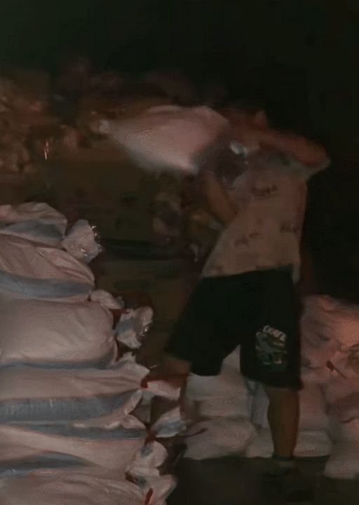 "Đại hội đập lợn đất" cùng lời nhắn gửi ngây thơ, các bé cũng đang giúp đỡ bà con vùng lũ bằng những việc làm vô cùng ý nghĩa- Ảnh 6.