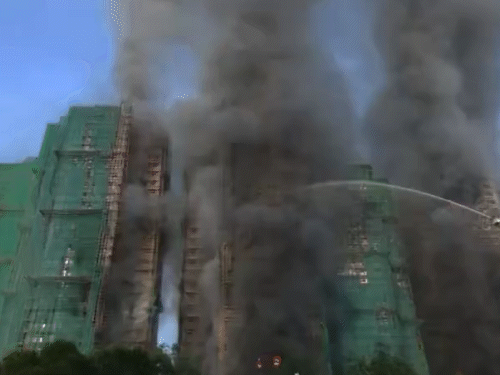 Toàn cảnh vụ cháy thảm họa nhất 3 thập kỷ ở Hong Kong (Trung Quốc): Số người tử vong chạm mốc 36, 10 tiếng cả thành phố vật lộn trong kinh hoàng- Ảnh 3.