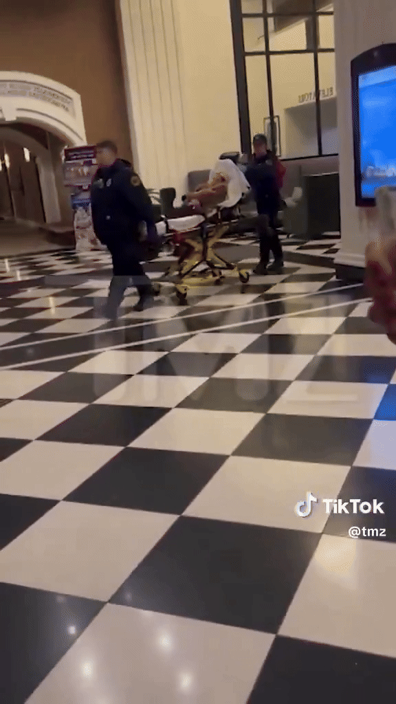 Clip sốc: Nữ diễn viên nổi tiếng bị chuốc thuốc tống tiền, được đưa đi trong tình trạng mất nhận thức- Ảnh 1.