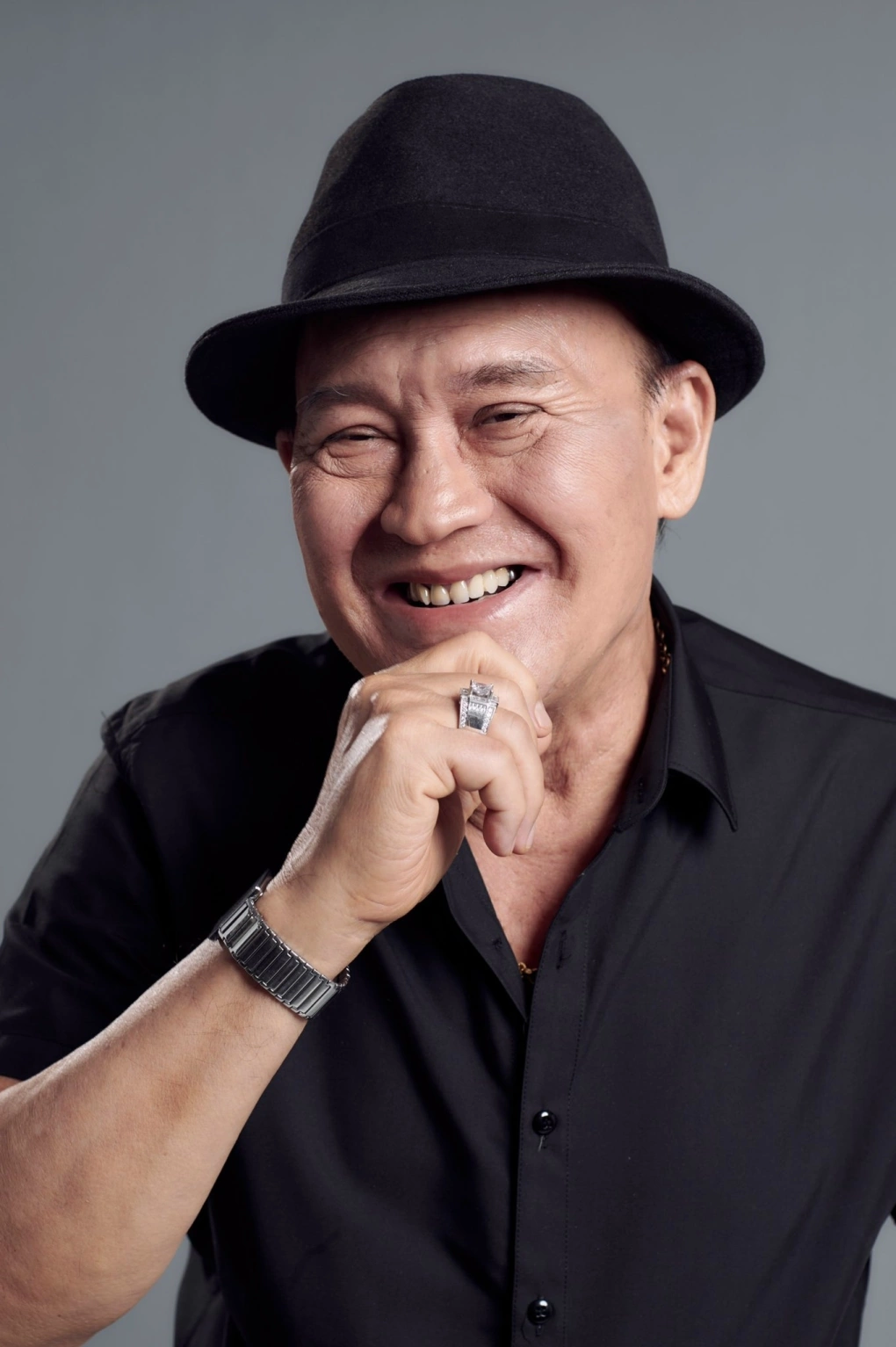 Nam nghệ sĩ đình đám một thời: 72 tuổi ở nhà thuê, bán bánh bèo vẫn hạnh phúc bên vợ kém 20 tuổi- Ảnh 1.