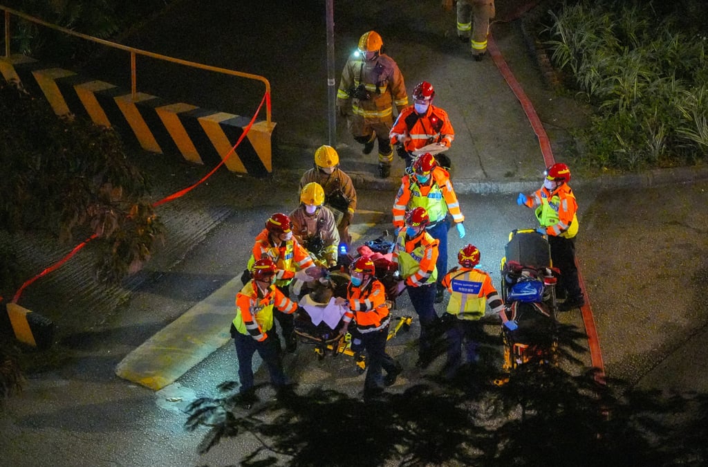 Cảnh tượng tựa tận thế: 3 toà chung cư cháy như đuốc, 4.000 người Hong Kong đối mặt hỏa hoạn mức cao nhất sau hơn một thập kỷ- Ảnh 5.