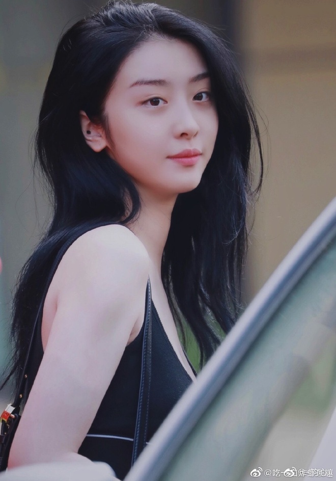 Sự hết thời của một 1 ngôi sao: Nhan sắc tụt dốc thảm hại, thực lực dở ẹc kéo luôn đồng nghiệp xuống vực- Ảnh 1.