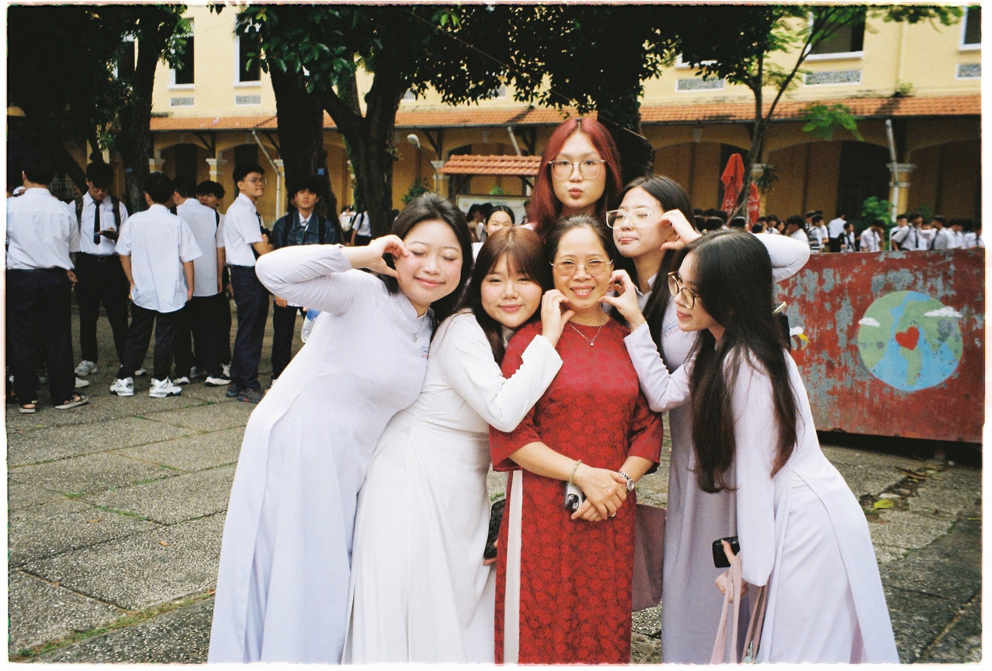 1 phút 30 giây giới thiệu bản thân "không giống ai", nữ sinh TP.HCM giành học bổng trường xịn sò: Đúng là "con nhà tông không giống lông cũng giống cánh"- Ảnh 6.