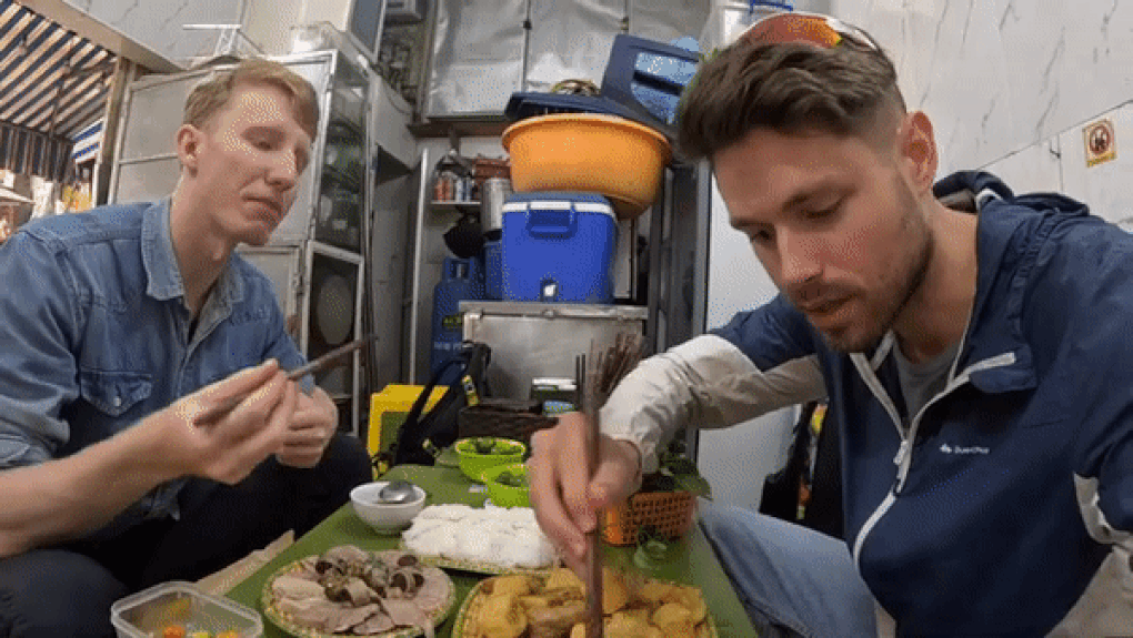 Khách Tây thử loại gia vị nặng mùi, chính nhiều người Việt cũng không thích, thốt lên: Khách Tây thử loại gia vị nặng mùi, chính nhiều người Việt cũng không thích, thốt lên: