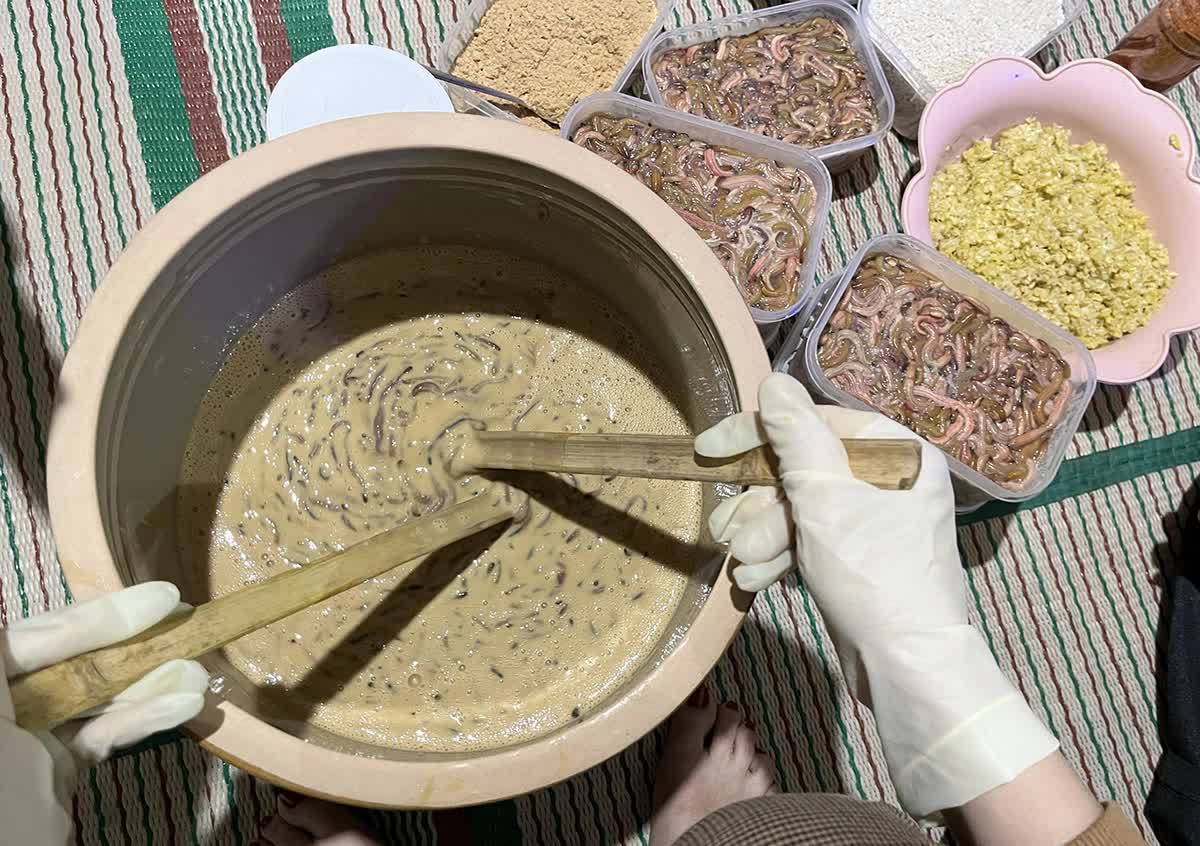 Khách Tây thử loại gia vị nặng mùi, chính nhiều người Việt cũng không thích, thốt lên: Khách Tây thử loại gia vị nặng mùi, chính nhiều người Việt cũng không thích, thốt lên: