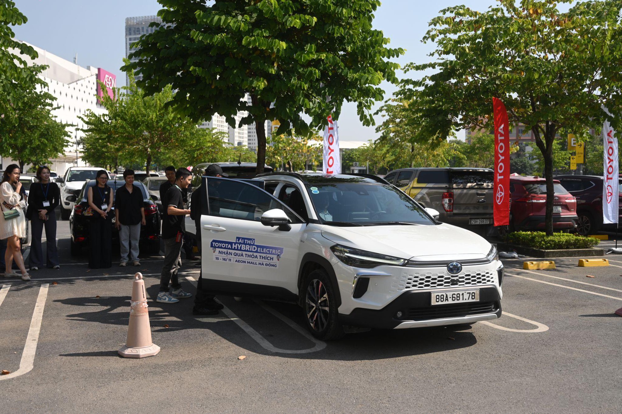 Nhìn lại loạt sự kiện lái thử: Corolla Cross Hybrid cho thấy còn nhiều điều đáng giá ngoài công nghệ Hybrid trứ danh- Ảnh 2. Nhìn lại loạt sự kiện lái thử: Corolla Cross Hybrid cho thấy còn nhiều điều đáng giá ngoài công nghệ Hybrid trứ danh- Ảnh 2.