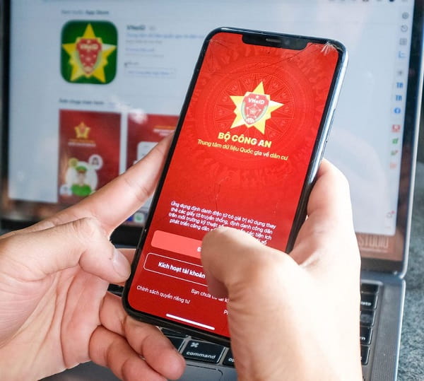 VNeID - “Ứng dụng định danh quốc gia” mở ra kỷ nguyên sống tiện lợi cho người Việt- Ảnh 2. VNeID - “Ứng dụng định danh quốc gia” mở ra kỷ nguyên sống tiện lợi cho người Việt- Ảnh 2.