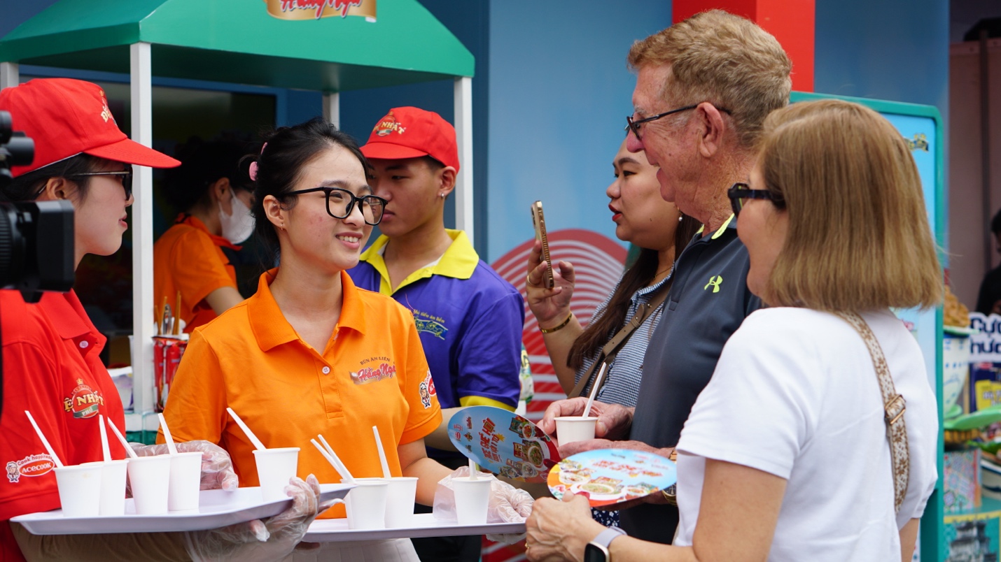 Hơn 40.000 khách tham quan trải nghiệm gian hàng Acecook Việt Nam tại Ngày hội sợi Gạo 2025- Ảnh 2.