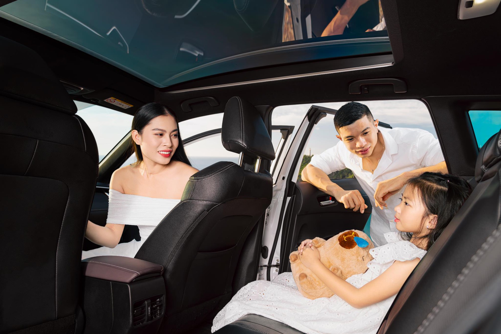 Nhìn lại loạt sự kiện lái thử: Corolla Cross Hybrid cho thấy còn nhiều điều đáng giá ngoài công nghệ Hybrid trứ danh- Ảnh 3. Nhìn lại loạt sự kiện lái thử: Corolla Cross Hybrid cho thấy còn nhiều điều đáng giá ngoài công nghệ Hybrid trứ danh- Ảnh 3.