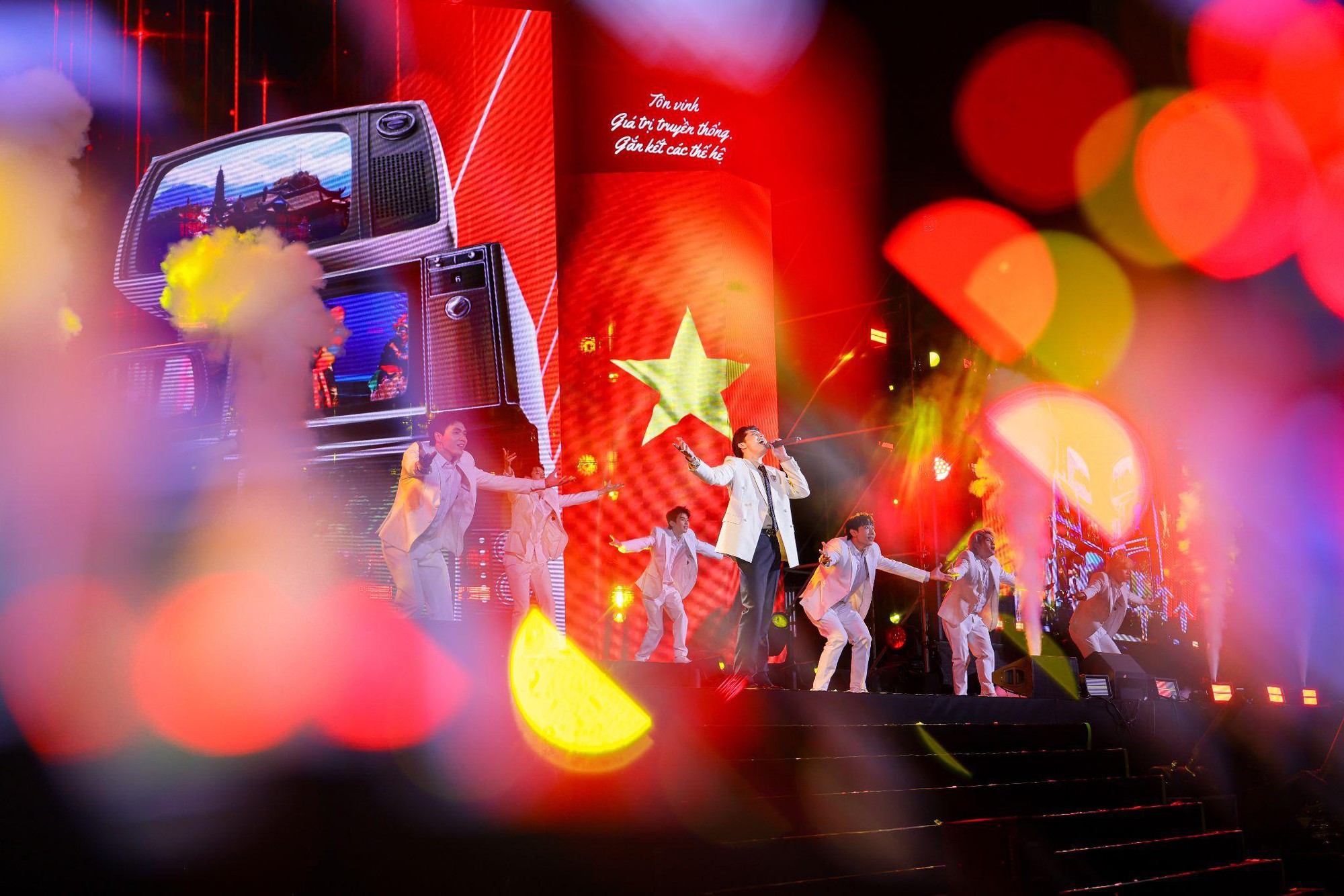 "Vẹn nguyên xuân trên tóc thầy" - Concert tri ân đặc biệt chạm vào giá trị văn hoá để kết nối các thế hệ- Ảnh 7.