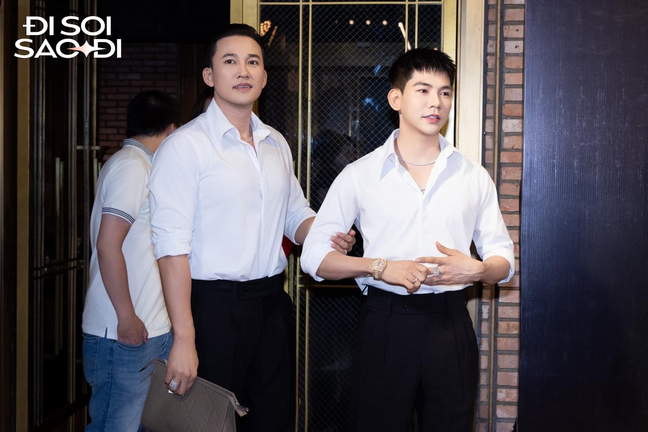 Thảm đỏ HOT nhất hôm nay: Kim Tuyến đẹp đến nỗi bị fan vây kín, một mỹ nhân Genz khoe vòng 1 nóng bỏng mắt- Ảnh 14.