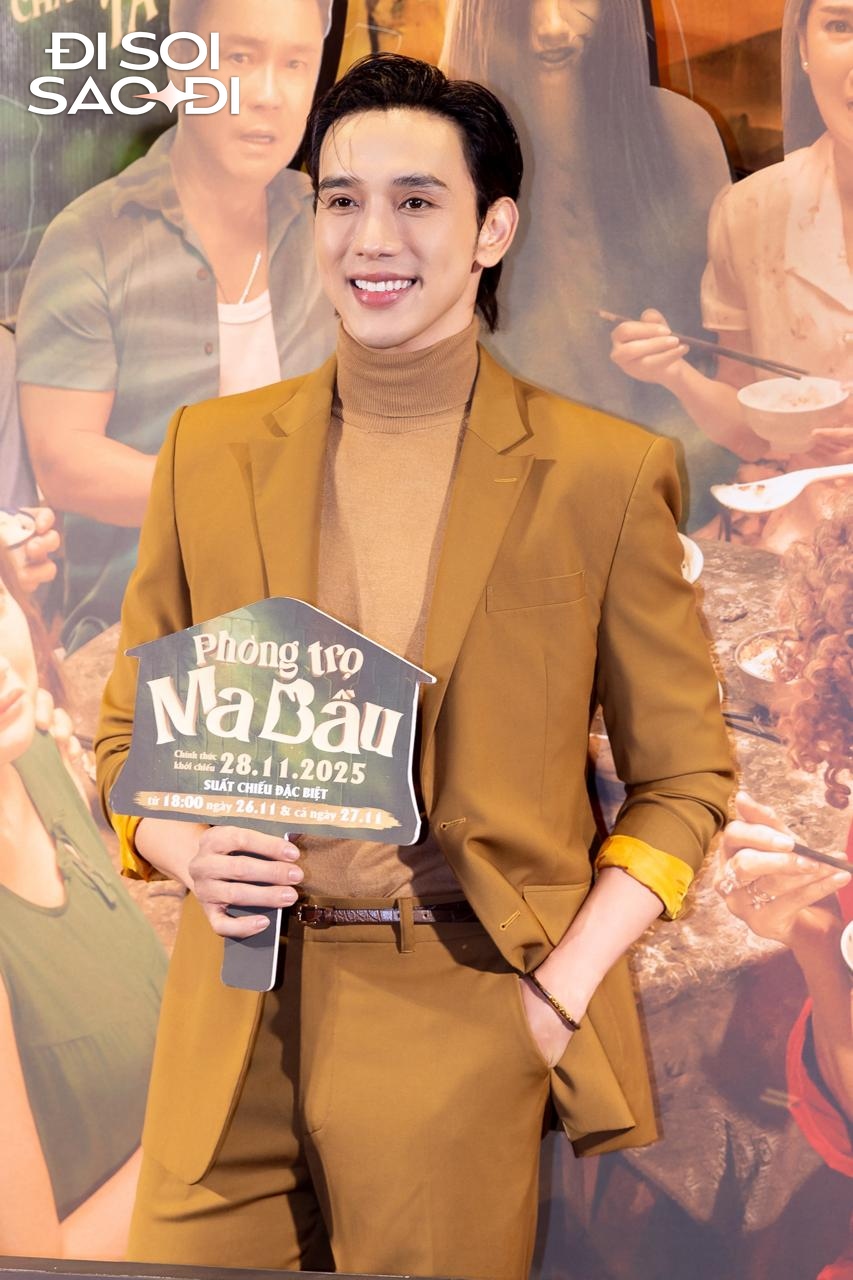 Thảm đỏ HOT nhất hôm nay: Kim Tuyến đẹp đến nỗi bị fan vây kín, một mỹ nhân Genz khoe vòng 1 nóng bỏng mắt- Ảnh 7.