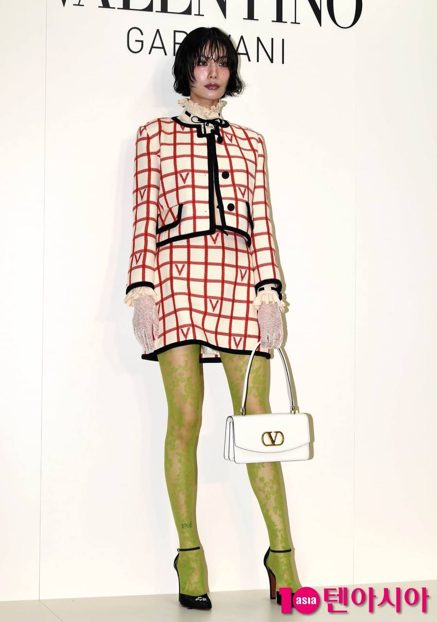 Mỹ nhân đẹp nhất thế giới khiến dân Hàn hoảng sợ- Ảnh 6. Mỹ nhân đẹp nhất thế giới khiến dân Hàn hoảng sợ- Ảnh 6.