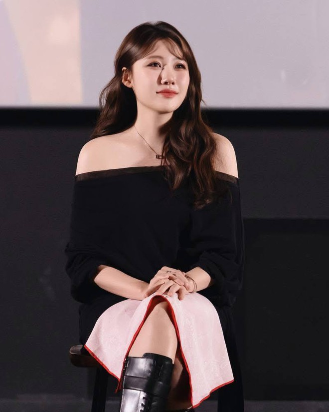 Em gái Trấn Thành giống Triệu Lộ Tư?- Ảnh 10.