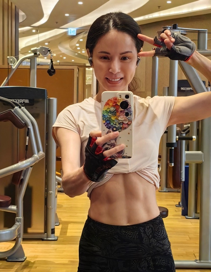 Ngỡ ngàng với sắc vóc ở tuổi 59 của "Tiểu Long Nữ đẹp nhất màn ảnh"- Ảnh 4.