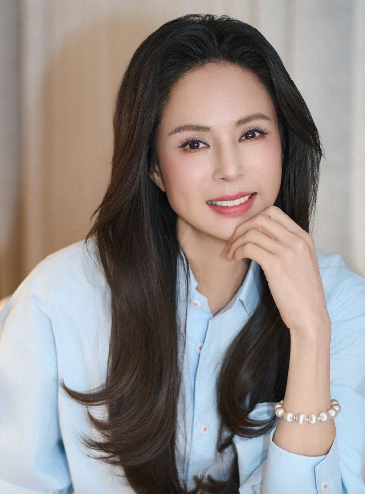 Ngỡ ngàng với sắc vóc ở tuổi 59 của "Tiểu Long Nữ đẹp nhất màn ảnh"- Ảnh 1.