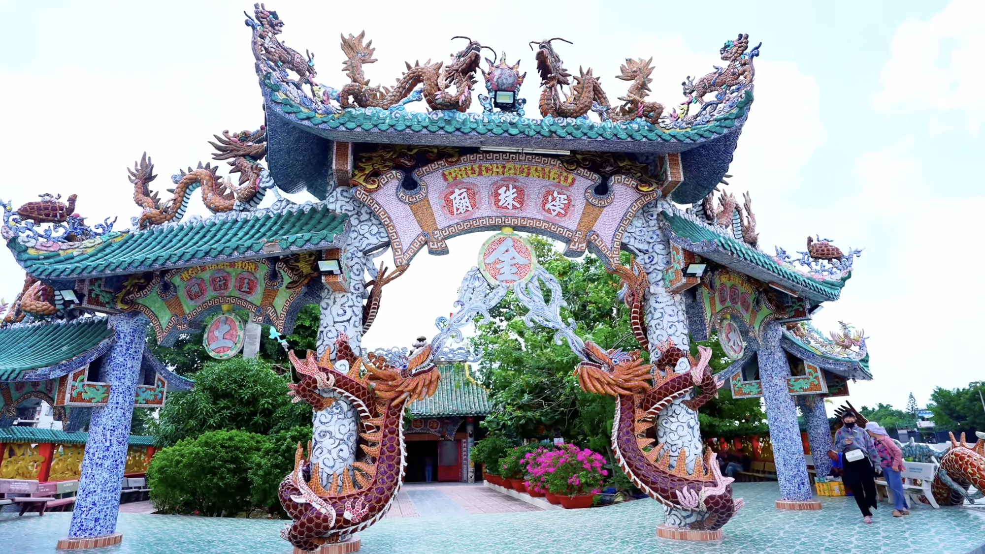 Bí ẩn ngôi miếu 300 năm tuổi nổi lềnh bềnh giữa sông Sài Gòn và giai thoại về những con rồng linh thiêng- Ảnh 1.