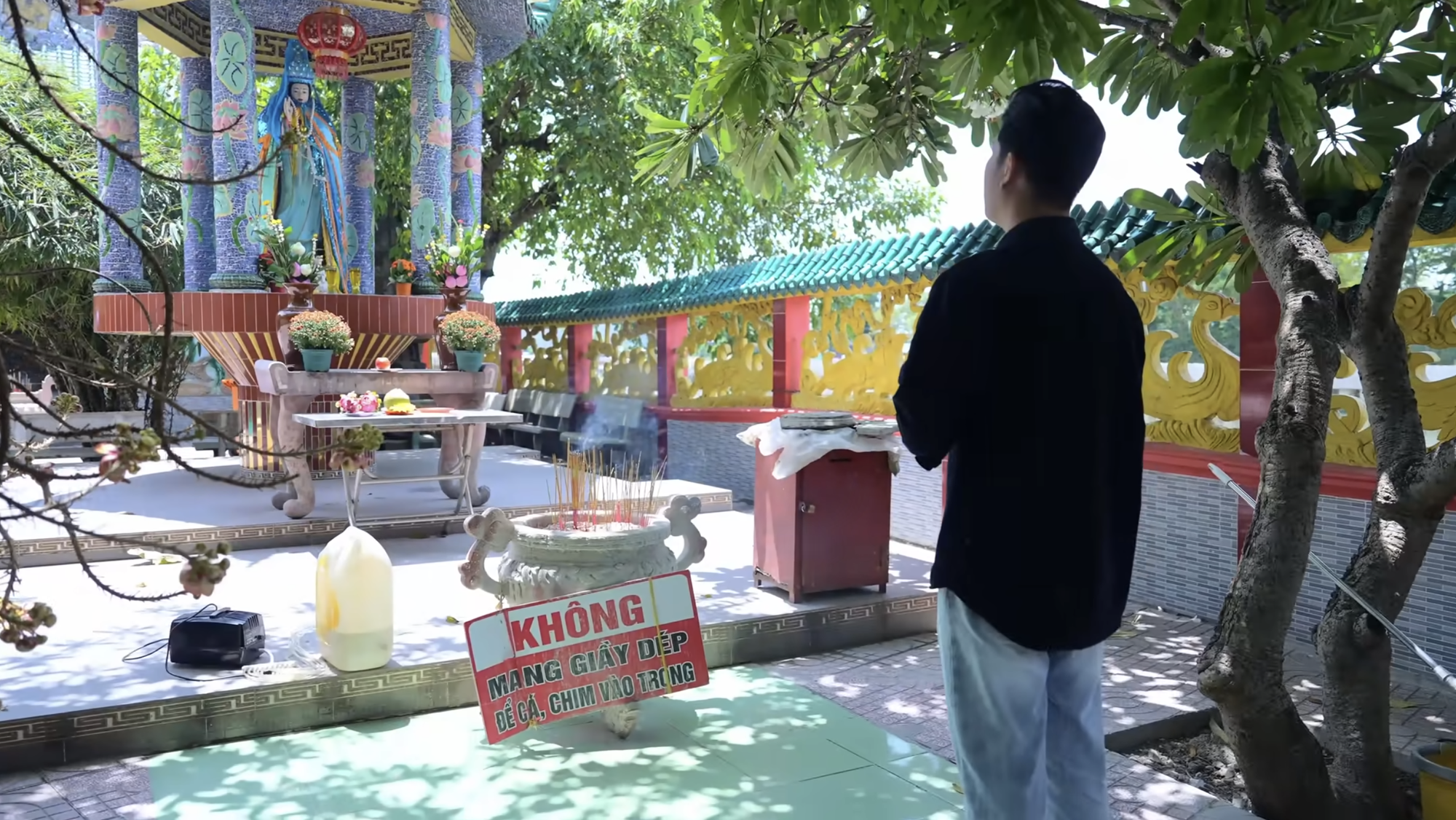 Bí ẩn ngôi miếu 300 năm tuổi nổi lềnh bềnh giữa sông Sài Gòn và giai thoại về những con rồng linh thiêng- Ảnh 5. Bí ẩn ngôi miếu 300 năm tuổi nổi lềnh bềnh giữa sông Sài Gòn và giai thoại về những con rồng linh thiêng- Ảnh 5.