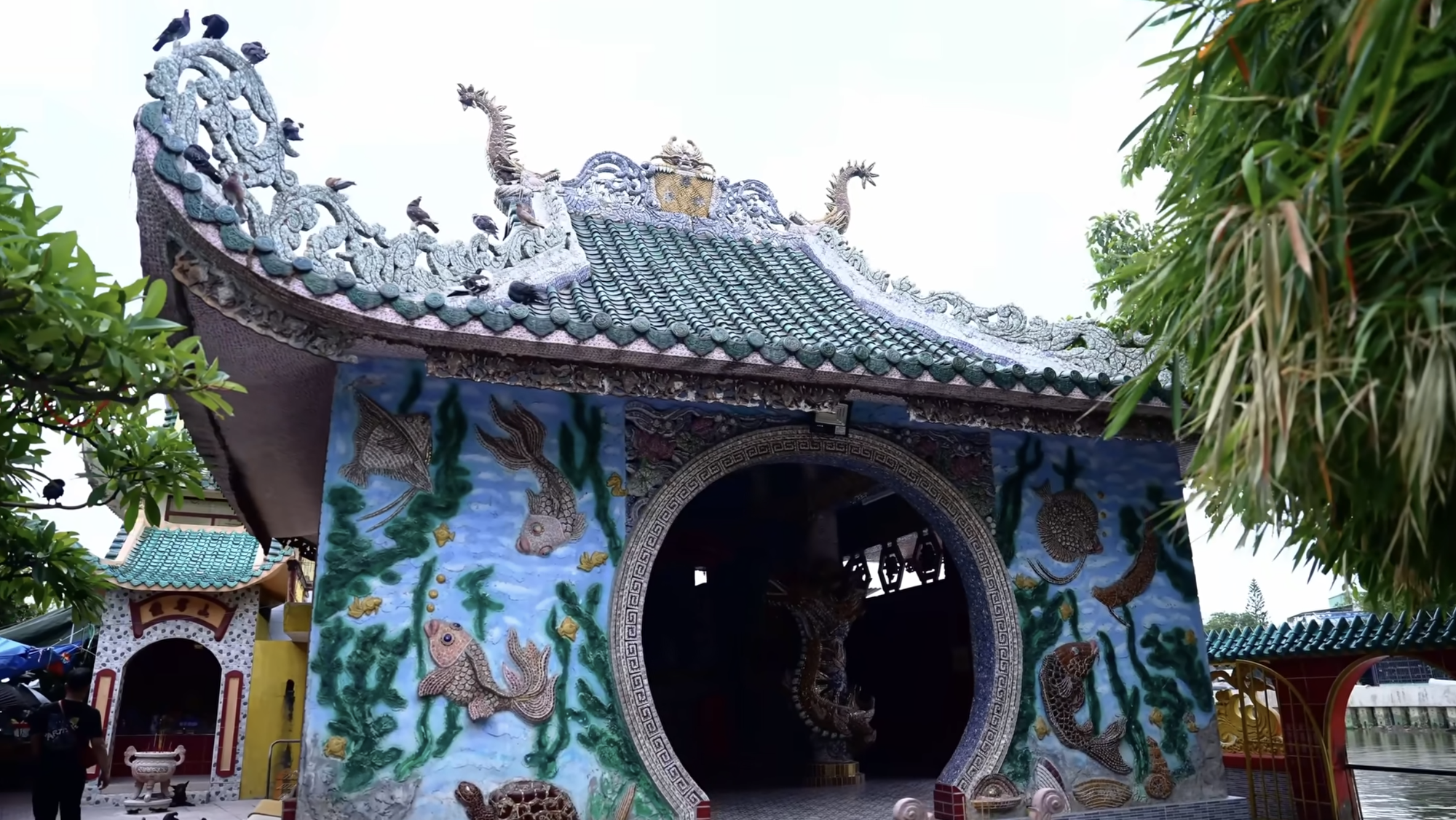Bí ẩn ngôi miếu 300 năm tuổi nổi lềnh bềnh giữa sông Sài Gòn và giai thoại về những con rồng linh thiêng- Ảnh 4. Bí ẩn ngôi miếu 300 năm tuổi nổi lềnh bềnh giữa sông Sài Gòn và giai thoại về những con rồng linh thiêng- Ảnh 4.