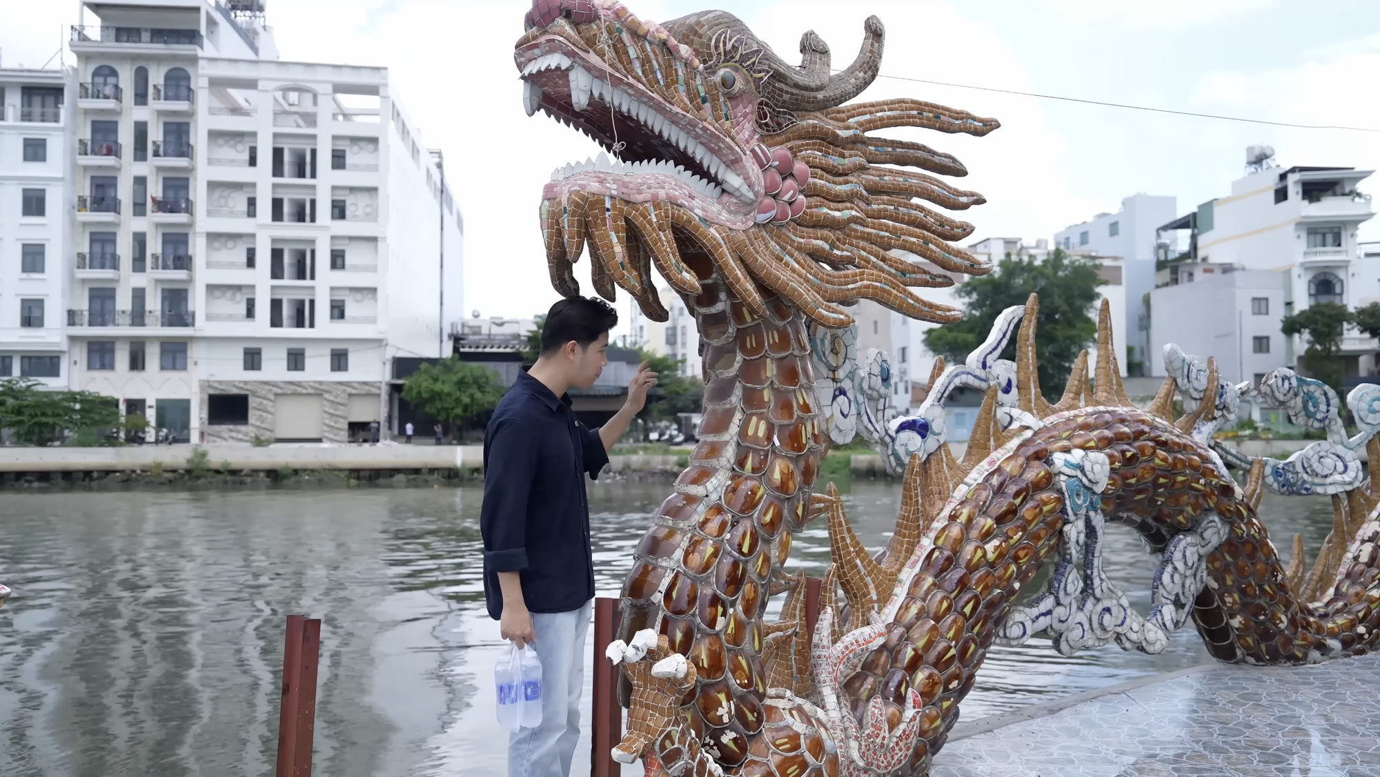 Bí ẩn ngôi miếu 300 năm tuổi nổi lềnh bềnh giữa sông Sài Gòn và giai thoại về những con rồng linh thiêng- Ảnh 2.