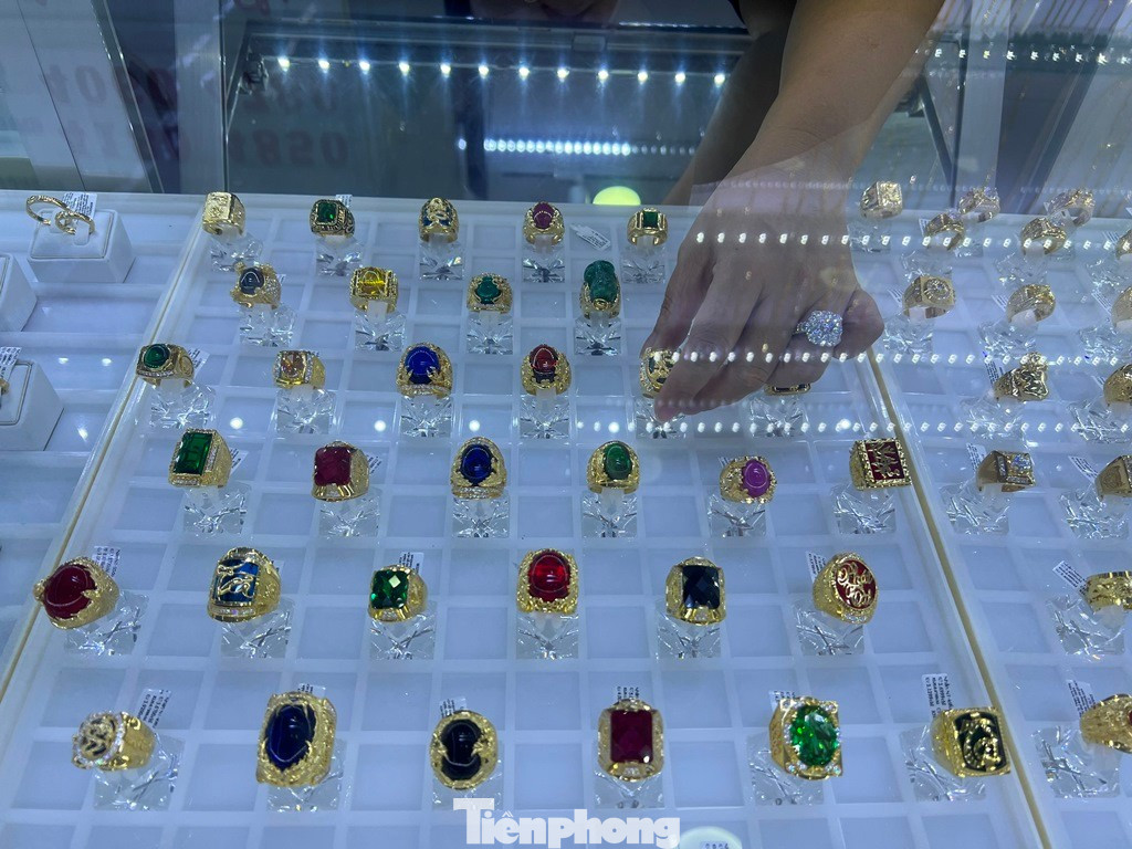 Loạt tiệm vàng ở TPHCM bị 'sờ gáy'- Ảnh 1.