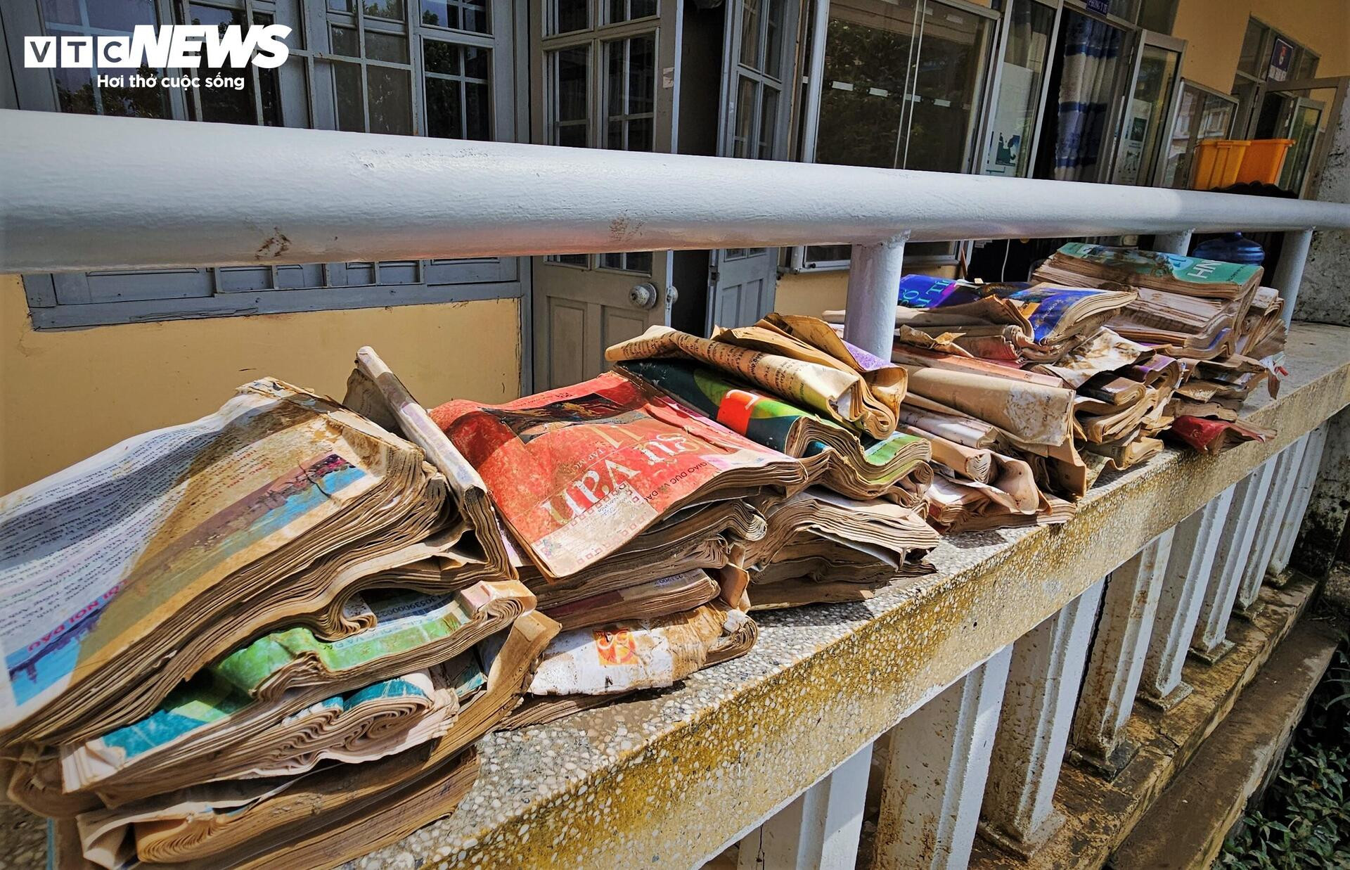 Trường học xác xơ sau lũ lịch sử, sách vở ngập bùn- Ảnh 14.