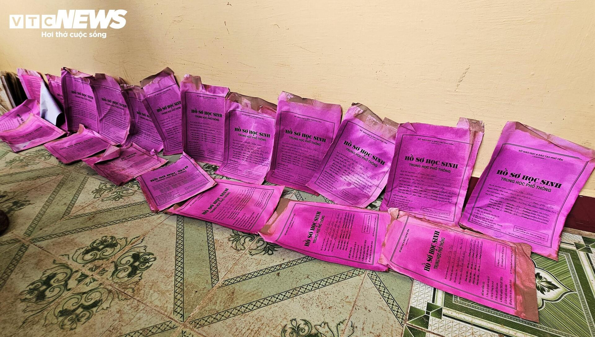 Trường học xác xơ sau lũ lịch sử, sách vở ngập bùn- Ảnh 7.