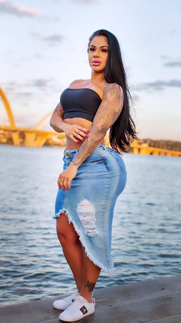 Nữ VĐV thể hình xinh như thiên thần nhưng nhìn xuống dưới thì sốc với vòng 3 siêu khổng lồ- Ảnh 2.