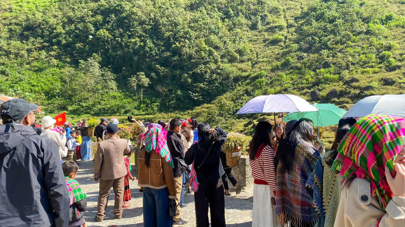 Gen Z rủ nhau lên núi săn mây, ngắm hoa tam giác mạch- Ảnh 6.