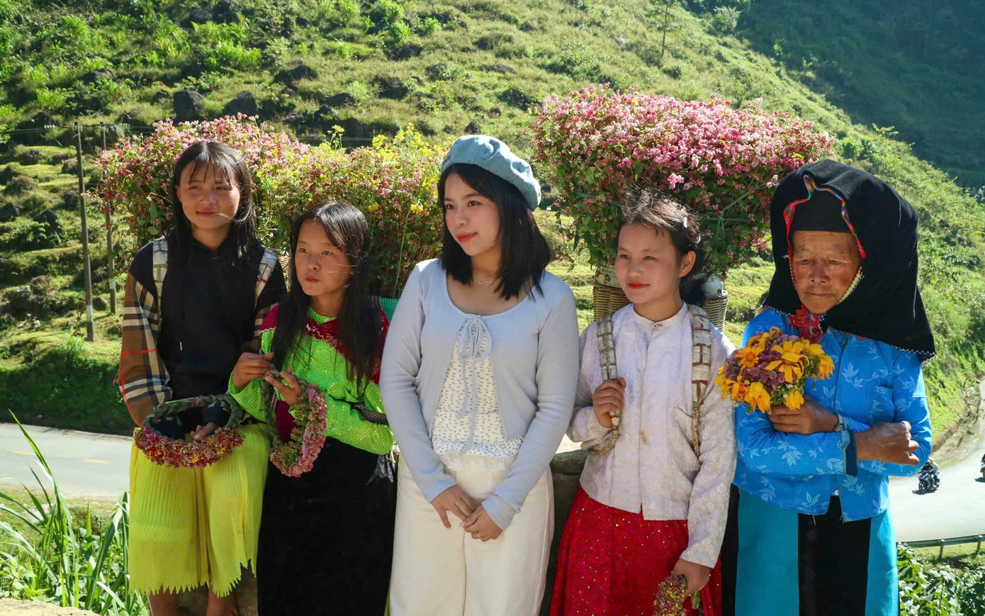 Gen Z rủ nhau lên núi săn mây, ngắm hoa tam giác mạch- Ảnh 7.