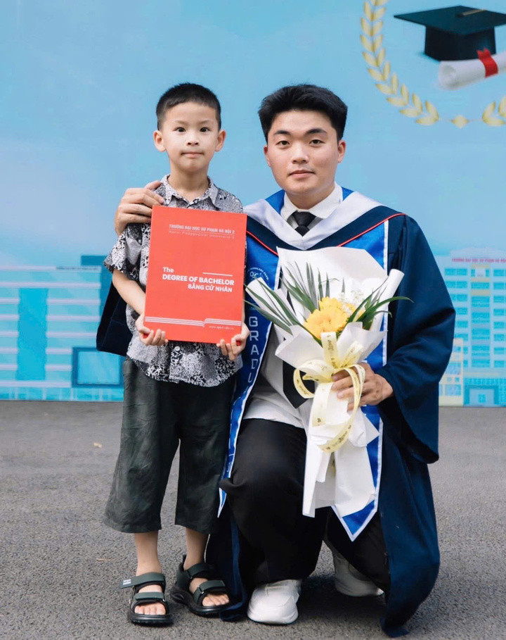"Ông bố sinh viên" 24 tuổi và cú lội ngược dòng trở thành thủ khoa- Ảnh 2.