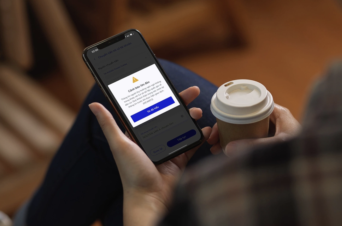 1,7 triệu khách hàng nhận cảnh báo khi chuyển khoản, khoảng 1/3 tạm dừng hoặc hủy bỏ giao dịch: Hơn 2,2 nghìn tỷ đồng được bảo vệ khỏi rủi ro- Ảnh 1. 1,7 triệu khách hàng nhận cảnh báo khi chuyển khoản, khoảng 1/3 tạm dừng hoặc hủy bỏ giao dịch: Hơn 2,2 nghìn tỷ đồng được bảo vệ khỏi rủi ro- Ảnh 1.